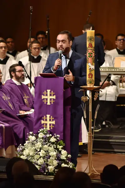 Rio Valisi Claudio Castro ve Dom Antonio Luiz Catelan Ferreira 'nın da katılımıyla Papa Francis' in Rio de Janeiro Belediye Tiyatrosu 'nda yedinci gün ayini. Rio de Janeiro, Brezilya - 04 / 28 / 2025