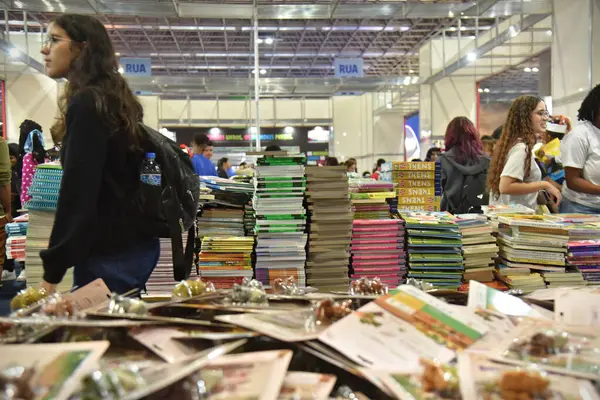 41. Uluslararası Kitap Bienali 'nin bu Cuma Rio de Janeiro' da açılışı. Etkinlikte ulusal ve uluslararası edebiyattan çok sayıda tanınmış yazar bir araya geliyor. Rio de Janeiro, Brezilya: 06.13.2025