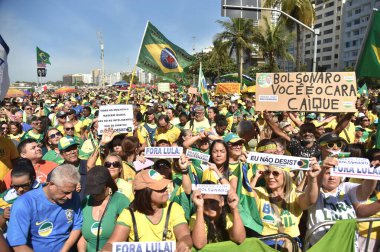 Rio de Janeiro, Brezilya: 08.03.2025: Bu Pazar Copacabana 'da 