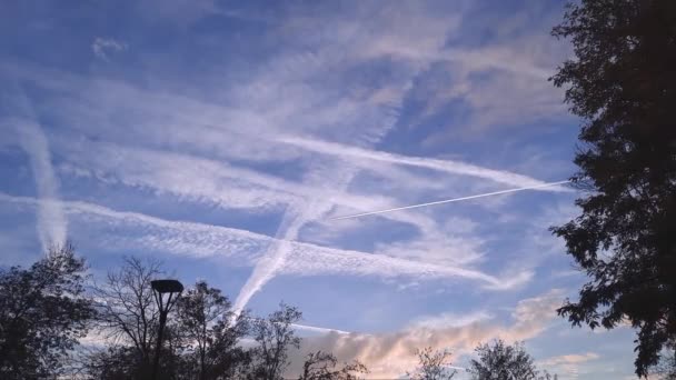 Blue Sky Clouds Trail Plane Clouds Streaks Flying Planes Blue — Stock Video