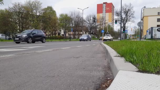 2023 폴란드 Sosnowiec Silesian Voivodeship 도시의 지역에서 주거용 건물의 배경에 — 비디오