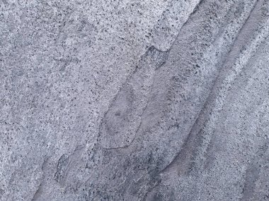 Kaya açık grisinin dokusu. Taş yüzeyli bir arka plan. Arkaplan, kiremit, ambalaj, fotofon için şablon.