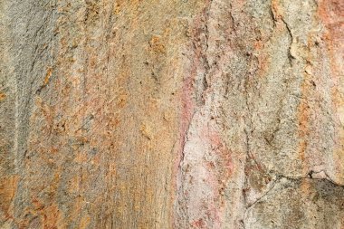 Sıcak kumlu sarı renkli doğal taş duvar. Renk eğimli desen kaya dokusu. Taş arkaplan. 