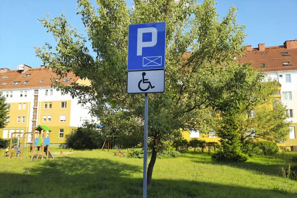 Koncepcja Parkingu Miejsc Dla Osób Niepełnosprawnych Dostosowane Przestrzenie Dla Osób — Zdjęcie stockowe