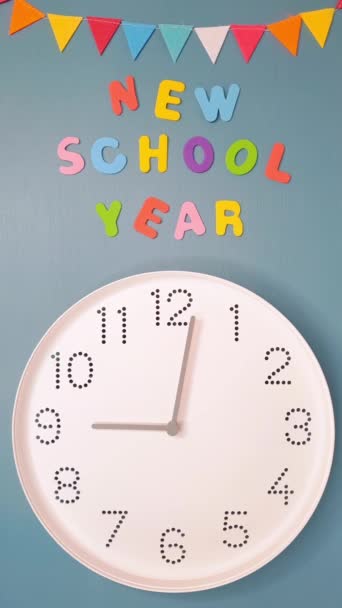 Yeni Başlangıçlar New School Year Harfleriyle Saatleri Yazıtları Zaman Aralığı — Stok video