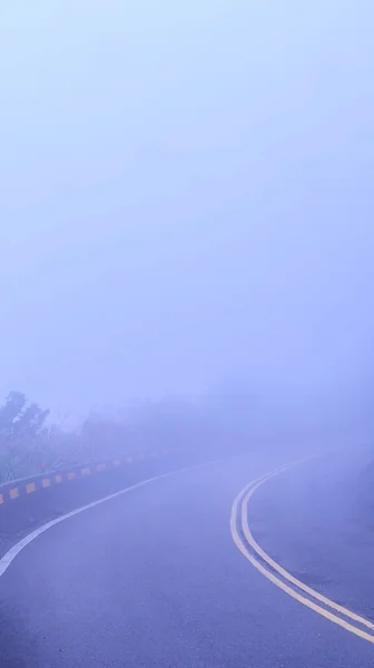 Close Foggy Road Mountain — Stock Photo, Image