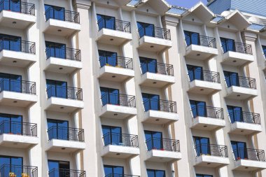 Otel pencerelerinin dizilimini kapat 
