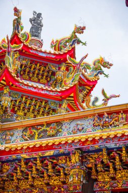  Geleneksel Tayvan fayans çatıları, zengin turuncu renkleri ve karmaşık işçilikleri ile