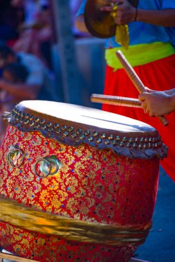 Tapınak festivalinde davulcu.