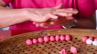 Geleneksel Festival Etkinliği: Tangyuan Yapımı