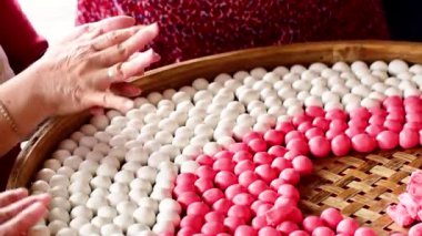 Geleneksel Festival Etkinliği: Tangyuan Yapımı
