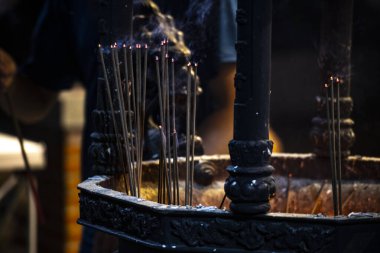 Dini Dualar: Yanan Tütsü