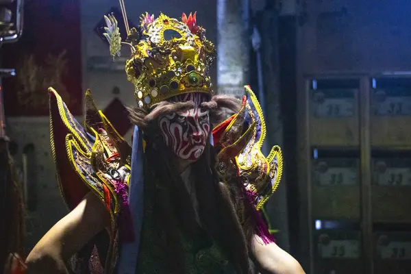 Geleneksel Tayvan halk hareketi olan 