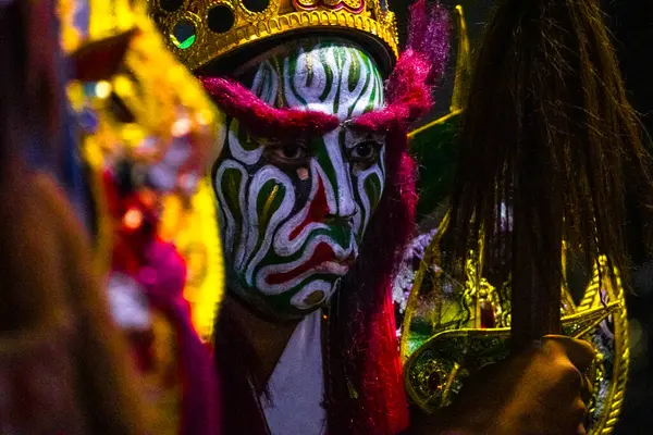 Geleneksel Tayvan halk hareketi olan 