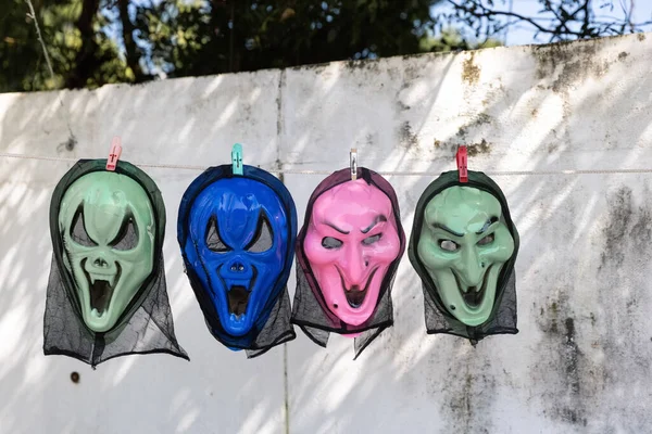 Gruselige Halloween Masken Die Auf Einem Lokalen Markt Für Das Stockbild