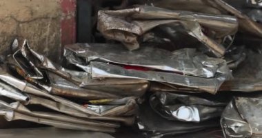 Teneke ve çelik yemek kutuları. Metal Kutular Geri Dönüşüm. Alüminyumu geri dönüştür. Yüksek kalite 4k görüntü