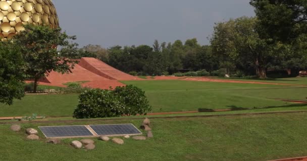 Auroville Tamil Nadu India March 2023 Matrimandir Golden Globe Mother — Stok video