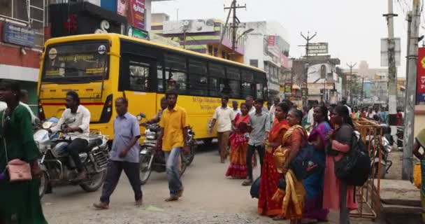 Índia Tiruvanamalai Janeiro 2023 Vida Circulação Pessoas Veículos Estrada Cidade — Vídeo de Stock
