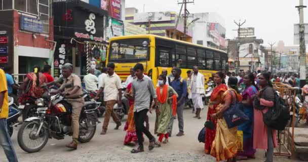 India Tiruvanamalai Enero 2023 Vida Movimiento Personas Vehículos Carretera Ciudad — Vídeo de stock