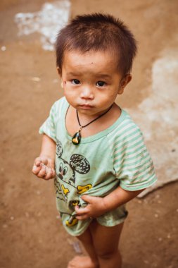 Myanmar, 18 Şubat 2021: Myanmar 'ın ıssız bölgelerinde yaşayan kabileler. Yüksek kalite fotoğraf