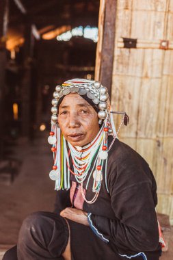 Myanmar, 18 Şubat 2021: Myanmar 'ın ıssız bölgelerinde yaşayan kabileler. Yüksek kalite fotoğraf