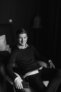 Yakışıklı adamlar portre stüdyosunda. Yüksek kalite fotoğraf