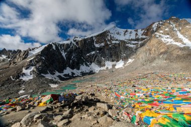 Deniz seviyesinden 5650 metre yükseklikteki Drolma La Pass Batı Tibet 'teki Kutsal Kailash Dağı etrafındaki ayin rotasının en yüksek noktasıdır. Yüksek kalite fotoğraf