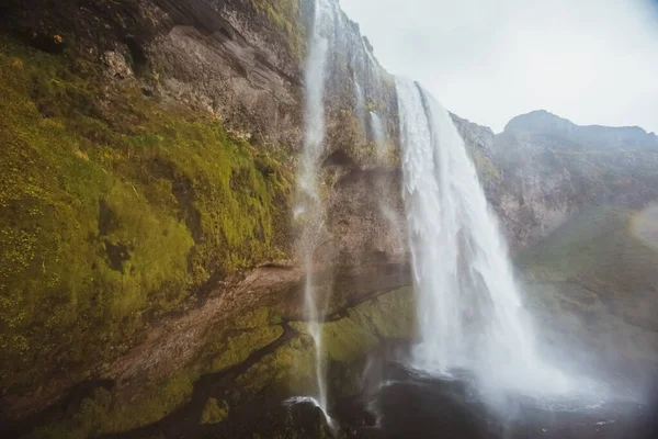 Güney Bölgesi, İzlanda - 29 Temmuz 2019 - Seljalandsfoss 'un güzel şelalesi. Yüksek kalite fotoğraf