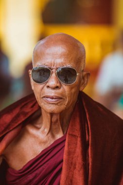 Myanmar, 18 Şubat 2021 Myanmar 'da Budist bir keşiş. Yüksek kalite fotoğraf