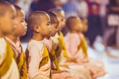 Myanmar, 18 Şubat 2021 Myanmar 'da Budist bir keşiş. Yüksek kalite fotoğraf