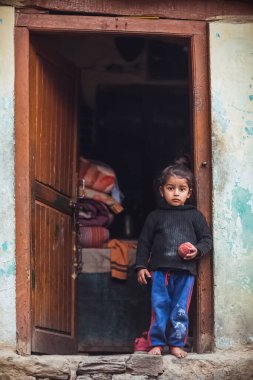 Myanmar, 18 Şubat 2021: Myanmar 'ın ıssız bölgelerinde yaşayan kabileler. Yüksek kalite fotoğraf. Yüksek kalite fotoğraf