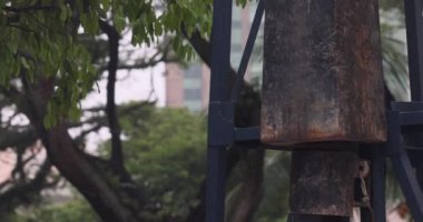 İnşaatlara beton dökmek için ağır makineler yığıldı. Yüksek kalite 4k görüntü