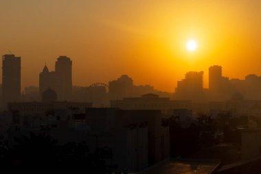 Şafak vakti Sharja şehri manzarası. Yüksek kalite fotoğraf