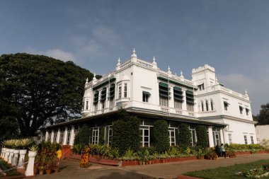 Mysore, Hindistan, 28 Şubat 2025: The Green Hotel, Mysore, Hindistan 'ın güzel tarihi binası.