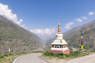 Himalaya vadilerinde bir Budist aptalı. Yüksek kalite 4k görüntü
