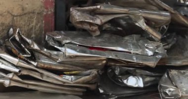 Teneke ve çelik yemek kutuları. Metal Kutular Geri Dönüşüm. Alüminyumu geri dönüştür. Yüksek kalite 4k görüntü