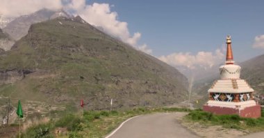 Himalaya vadilerinde bir Budist aptalı. Yüksek kalite 4k görüntü