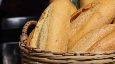 Taze fırınlanmış ekmek ve fırın konseptine yakın çekim. Yüksek kalite 4k görüntü