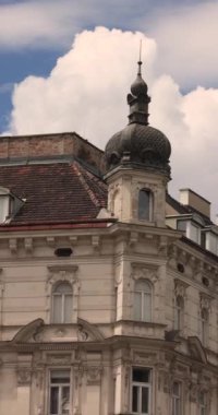 Viyana Avusturya şehir manzarası. Şehrin güzel mimarisi, tarihi binaları olan şehir manzarası. Yüksek kalite 4k görüntü