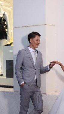  Güzel bir Asyalı gelin ve damat düğün fotoğrafında. Yüksek kalite 4k görüntü