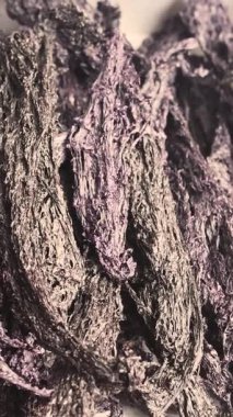 Sokak pazarında kurumuş Wakame yosunu. Yüksek kalite 4k görüntü