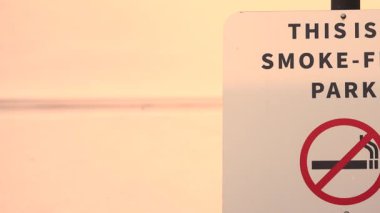 Smoke Free Park tabelası. Yüksek kalite 4k görüntü
