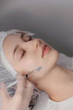 Gelişmiş teknikler kullanan uzman enjektörler. Güzellik ve sağlık içeriği için ideal yüksek kaliteli fotoğraf.