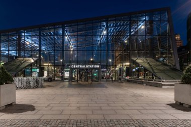 Geceleri Malmö Merkez İstasyonu