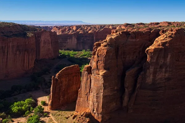 Väg Och Höga Klippor Vid Canyon Chelle Arizona Grusväg Går — Stockfoto