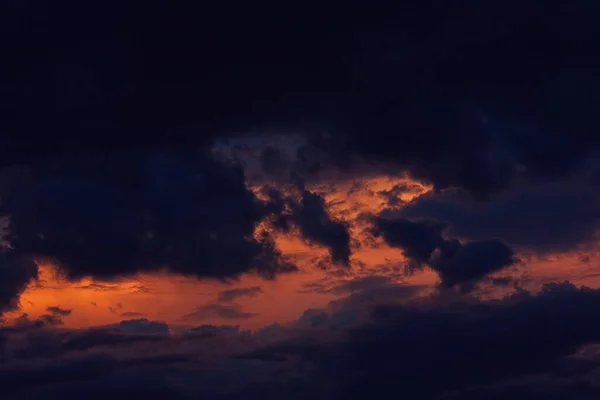 Narancs Sötét Szürke Felhők Naplementekor Arizona — Stock Fotó