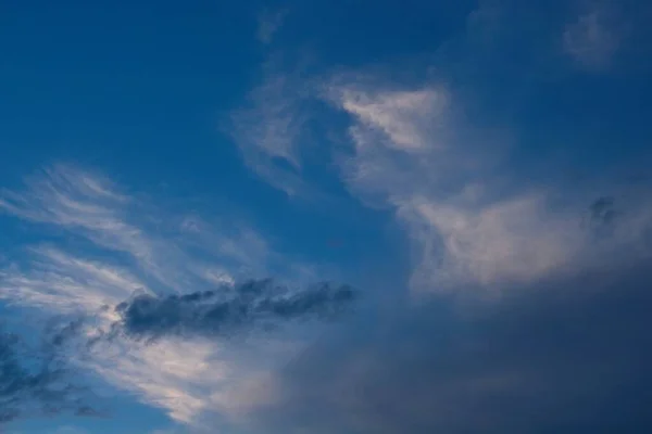 Szürke Fehér Felhők Kék Égen — Stock Fotó