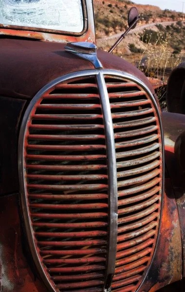 Griglia Arrugginita Una Vecchia Auto Jerome Arizona — Foto Stock