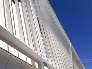 Phoenix, Arizona 'da beyaz fütürist bir binanın ilginç bir mimarisi var..