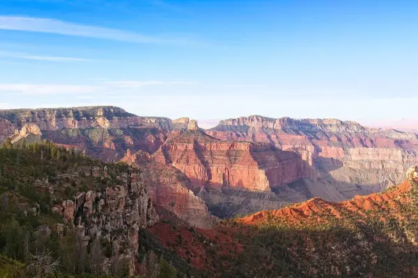 stock image View of rocks along Point Imperial trail, North Rim, Grand Canyon, Arizona. Wispy white clouds are in the sky.